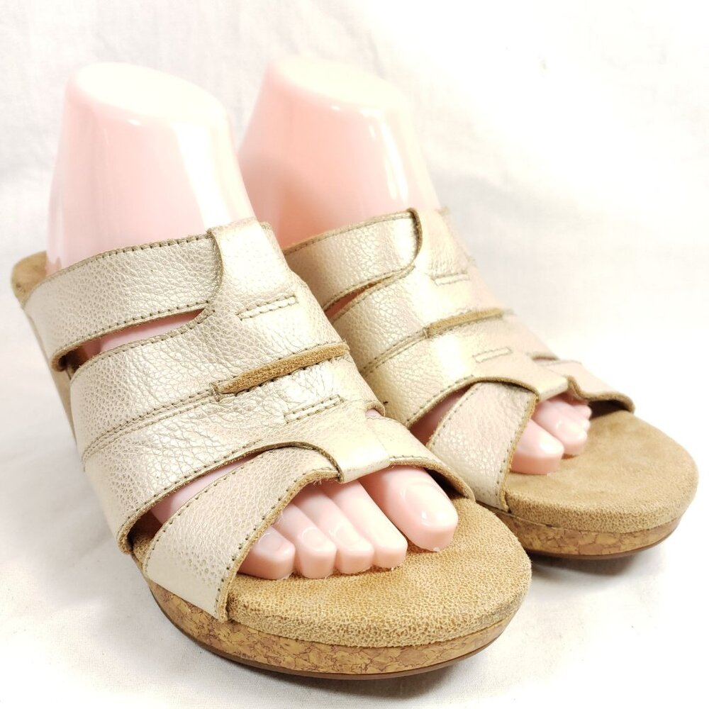 Clarks Wedge Slide Sandals Women's Size 10 Cream Leather - Picture 3 of 8
